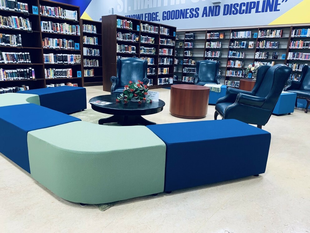 Picture of a seat in a library